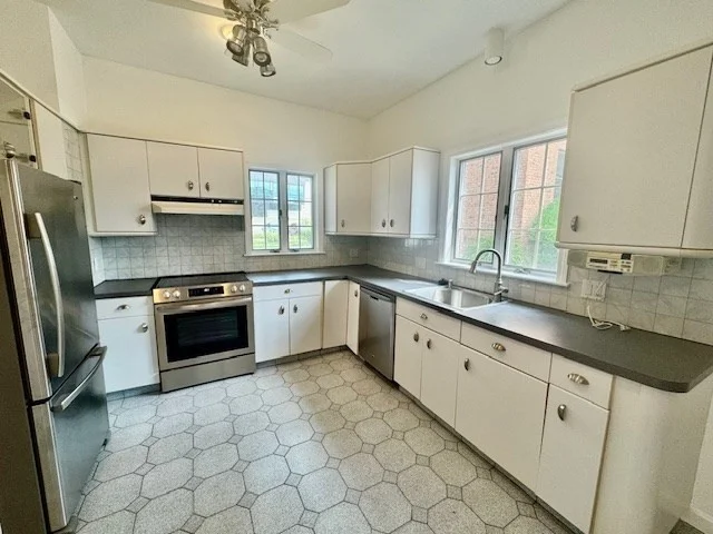 2 bed, 2 bath apartment for rent at 93R W Emerson Unit 93R, Melrose — photo 3 of 21