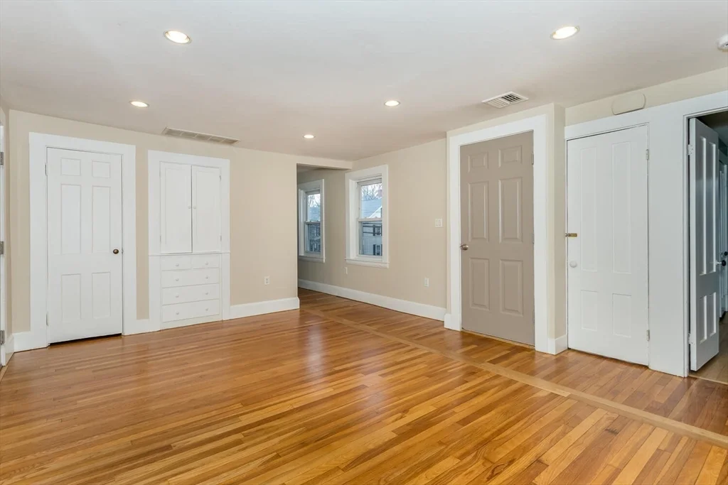 2 bed, 1 bath apartment for rent at 94-96 Bolivar Unit 2, Canton — photo 5 of 14