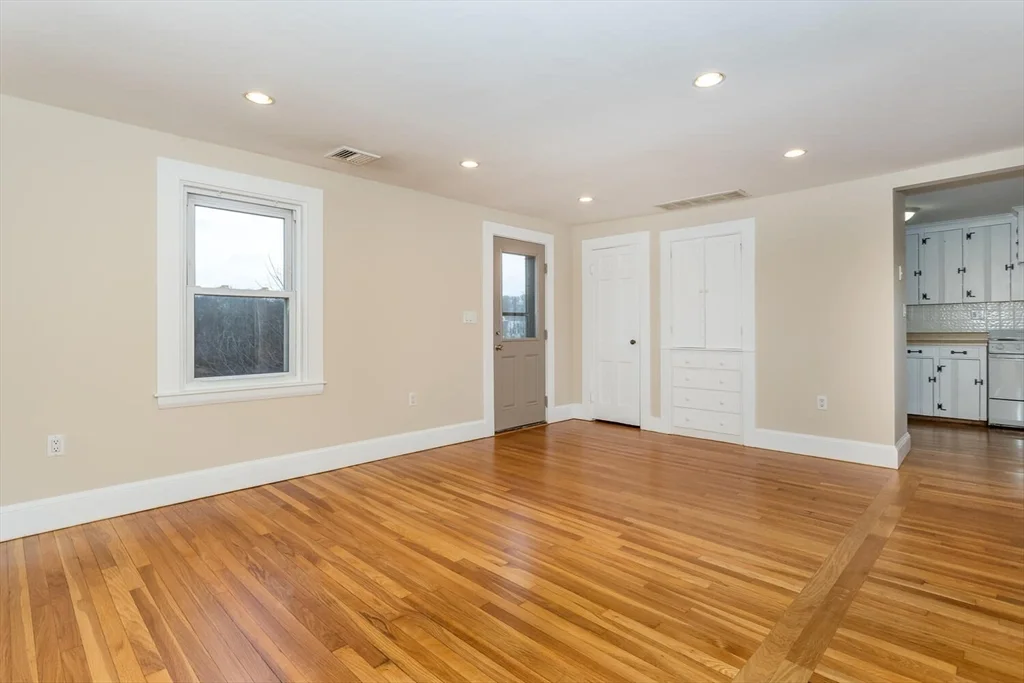 2 bed, 1 bath apartment for rent at 94-96 Bolivar Unit 2, Canton — photo 4 of 14