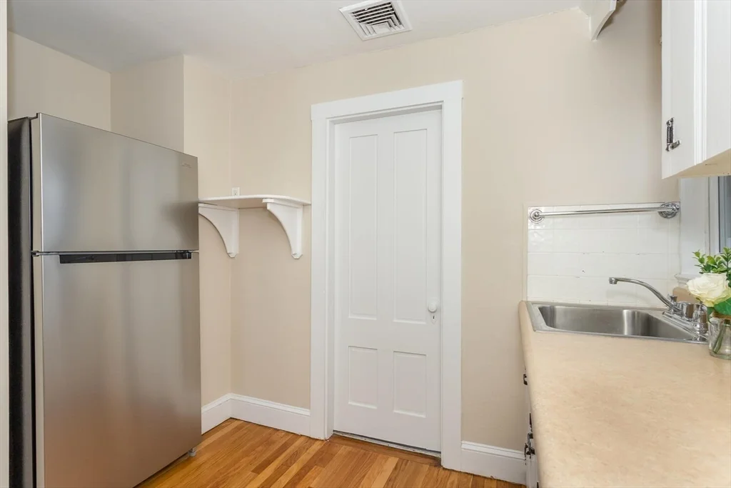 2 bed, 1 bath apartment for rent at 94-96 Bolivar Unit 2, Canton — photo 7 of 14