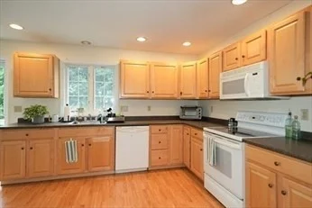 1 bed, 1 bath apartment for rent at 94-96 Neil St Unit 2, Marlborough — photo 4 of 14