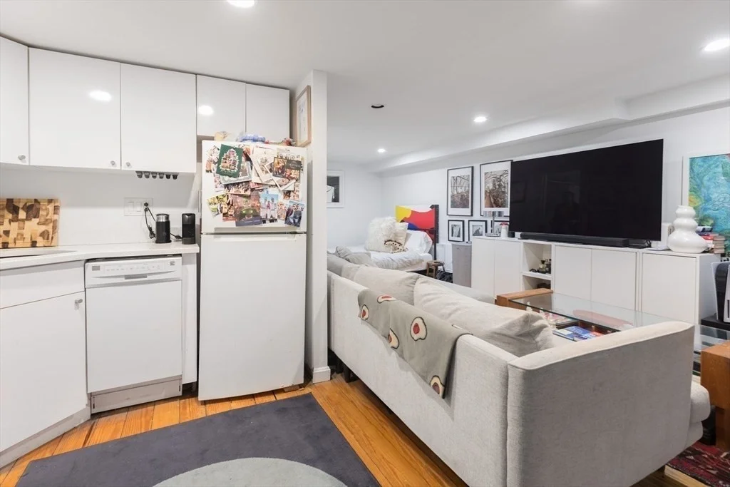 Studio bed, 1 bath apartment for rent at 94 Appleton St Unit 1, South End — photo 2 of 6