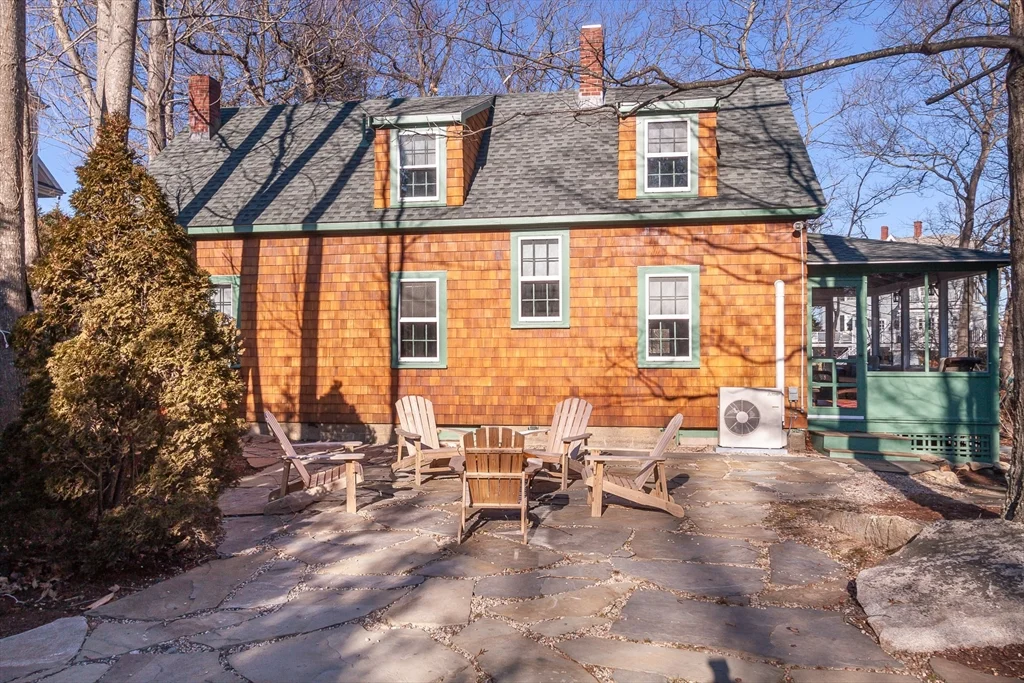 2 bed, 1 bath apartment for rent at 94 Atlantic, Cohasset — photo 3 of 23