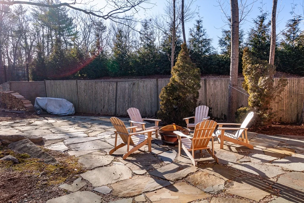 2 bed, 1 bath apartment for rent at 94 Atlantic, Cohasset — photo 4 of 23