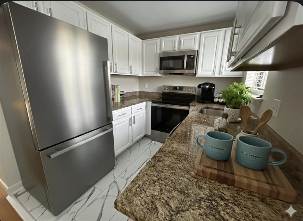 2 bed, 1 bath apartment for rent at 94 B Charles River Rd Unit B, Waltham — photo 2 of 8