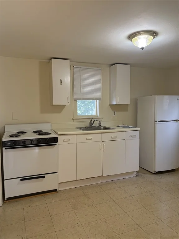 Studio bed, 1 bath apartment for rent at 94 Bacon Unit 4, Waltham — photo 2 of 6