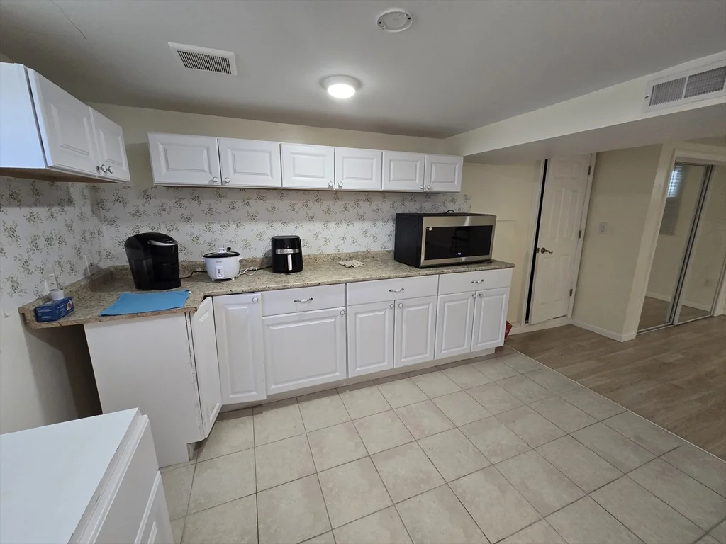 5 bed, 4+ bath apartment for rent at 94 Baldwin St Unit 94, West Springfield — photo 8 of 42