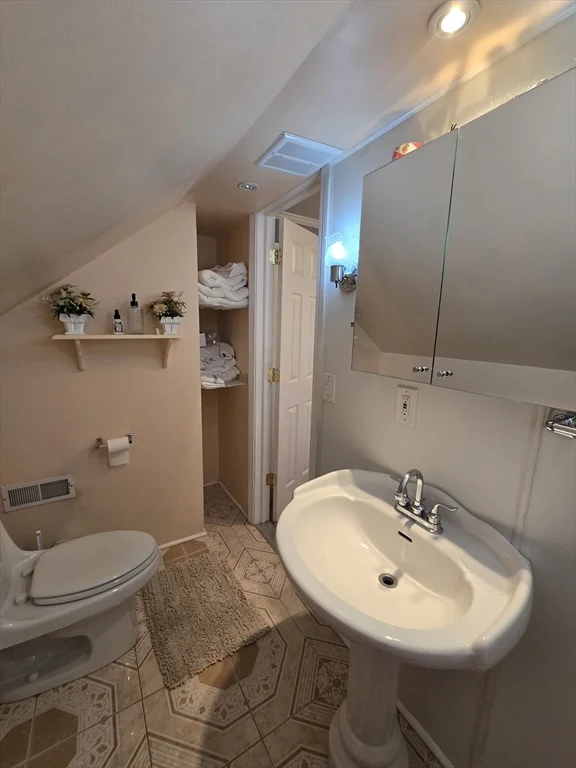 5 bed, 4+ bath apartment for rent at 94 Baldwin St Unit 94, West Springfield — photo 16 of 42