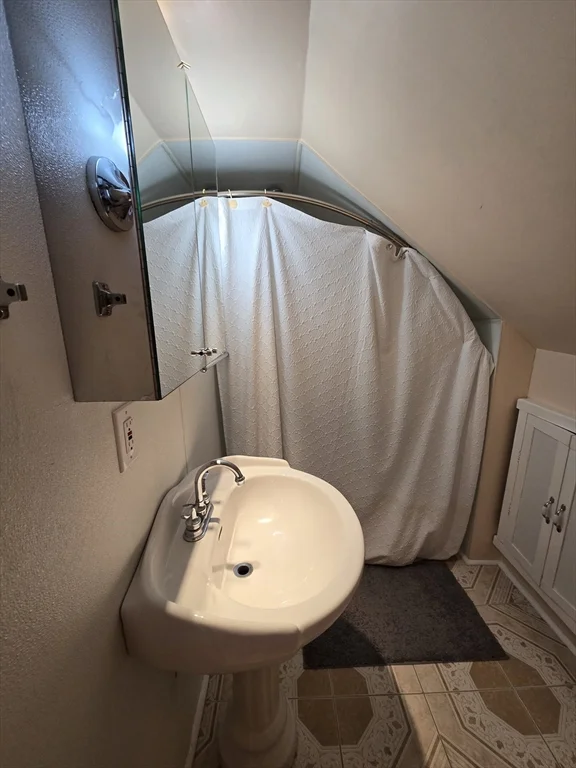 5 bed, 4+ bath apartment for rent at 94 Baldwin St Unit 94, West Springfield — photo 17 of 42