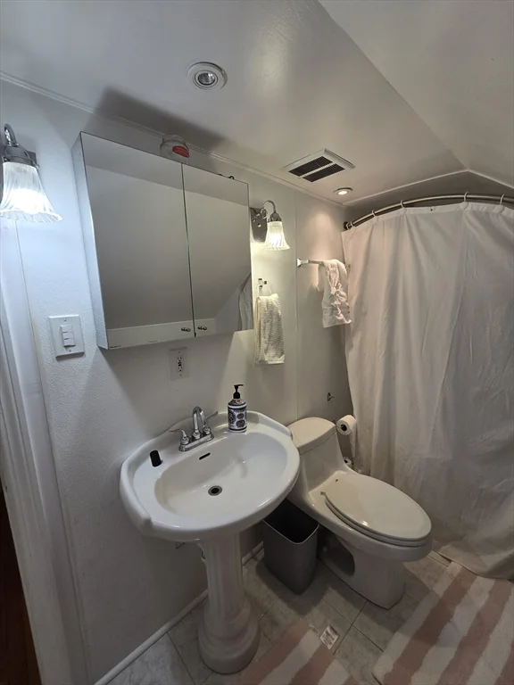 5 bed, 4+ bath apartment for rent at 94 Baldwin St Unit 94, West Springfield — photo 23 of 42