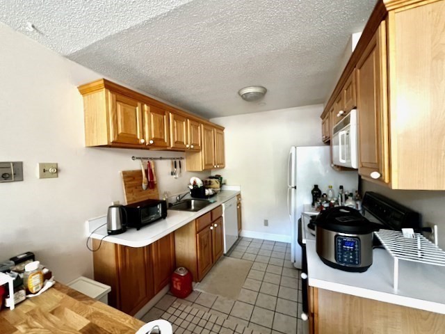 2 bed, 1 bath apartment for rent at 94 Beaconsfield Rd Unit 302, Aspinwall Hill — photo 3 of 11