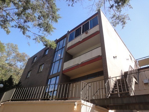 2 bed, 1 bath apartment for rent at 94 Beaconsfield Rd Unit 302, Aspinwall Hill — photo 10 of 11