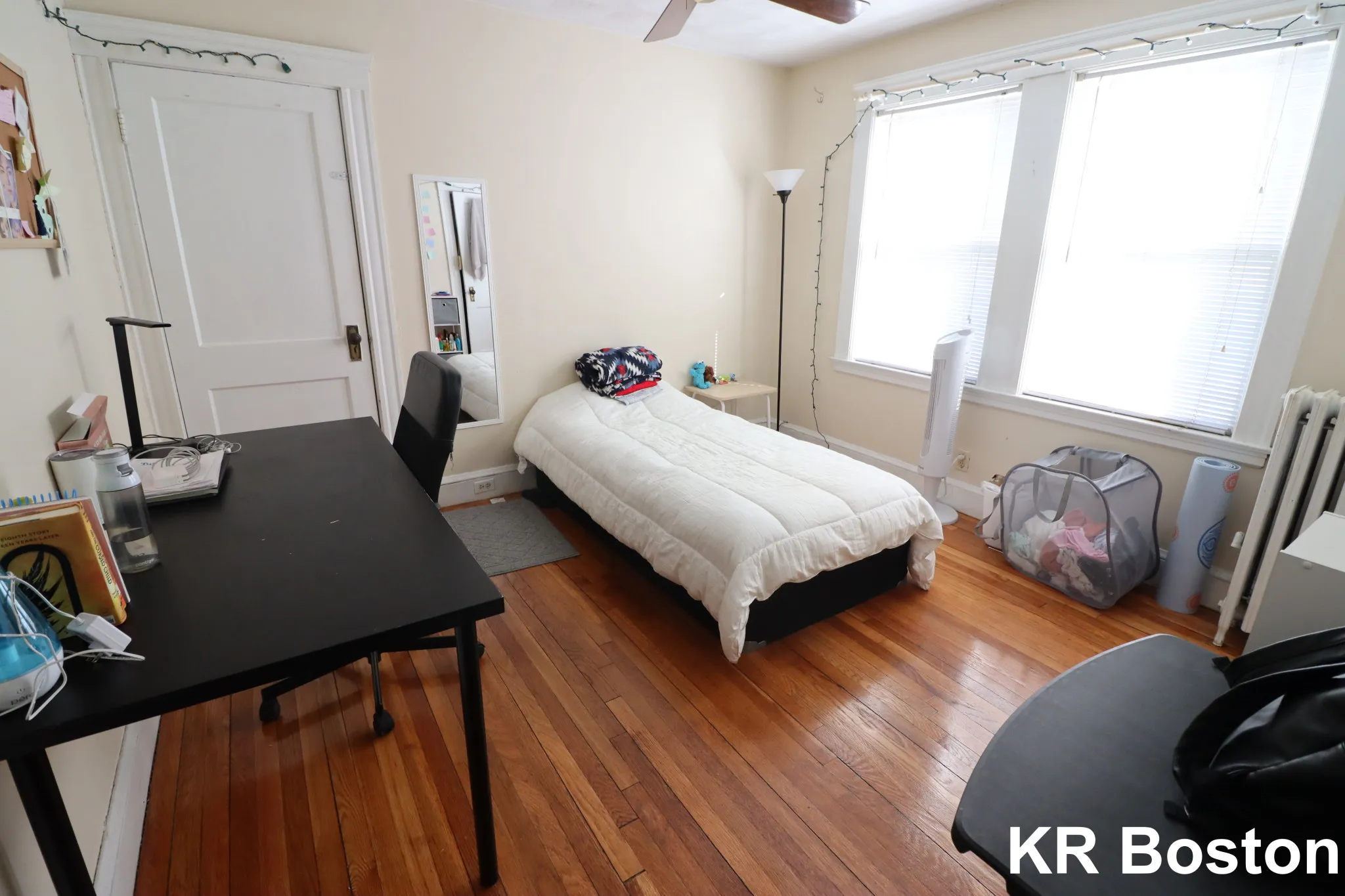 3 bed, 1 bath apartment for rent at 94 Beechcroft St Unit 1, Brighton — photo 2 of 16
