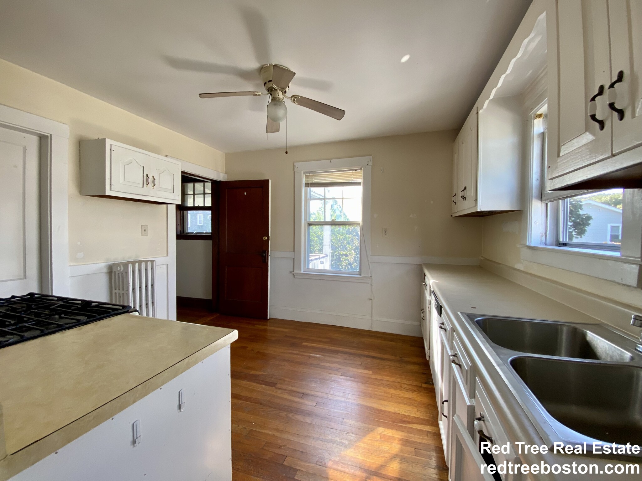 3 bed, 1 bath apartment for rent at 94 Beechcroft St Unit 3, Brighton — photo 3 of 23