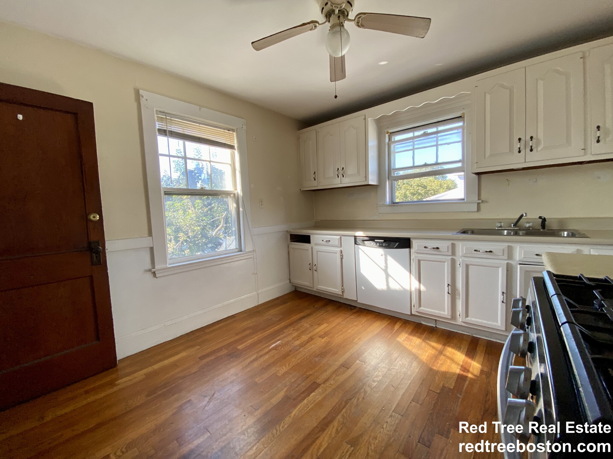 3 bed, 1 bath apartment for rent at 94 Beechcroft St Unit 3, Brighton — photo 4 of 23