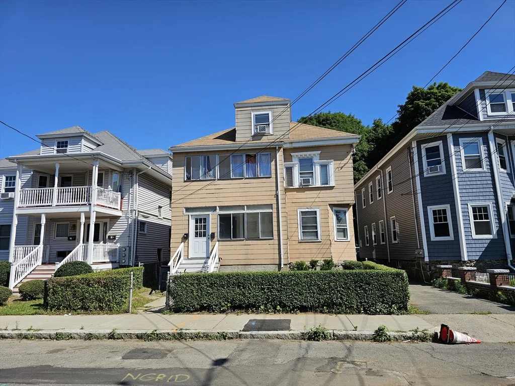3 bed, 2 bath apartment for rent at 94 Billings St Unit 94, Quincy — photo 1 of 15