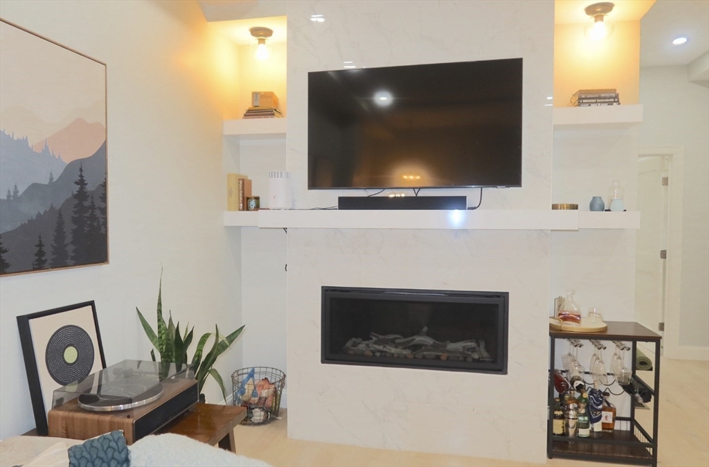 3 bed, 3 bath apartment for rent at 94 Bunker Hill Unit 1, Charlestown — photo 9 of 23