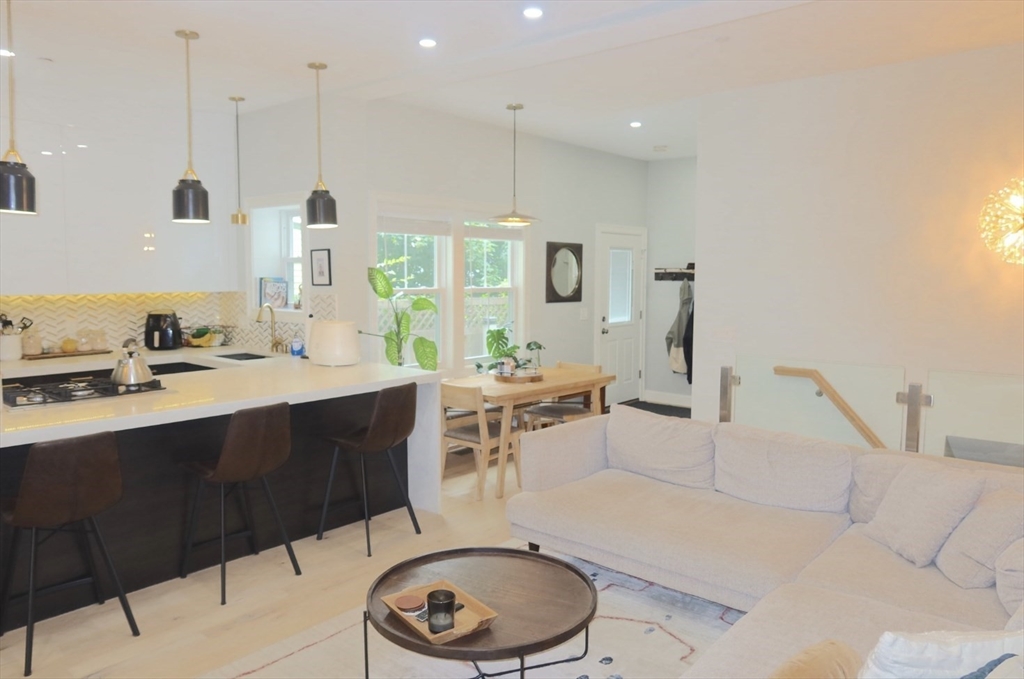 3 bed, 3 bath apartment for rent at 94 Bunker Hill Unit 1, Charlestown — photo 4 of 23