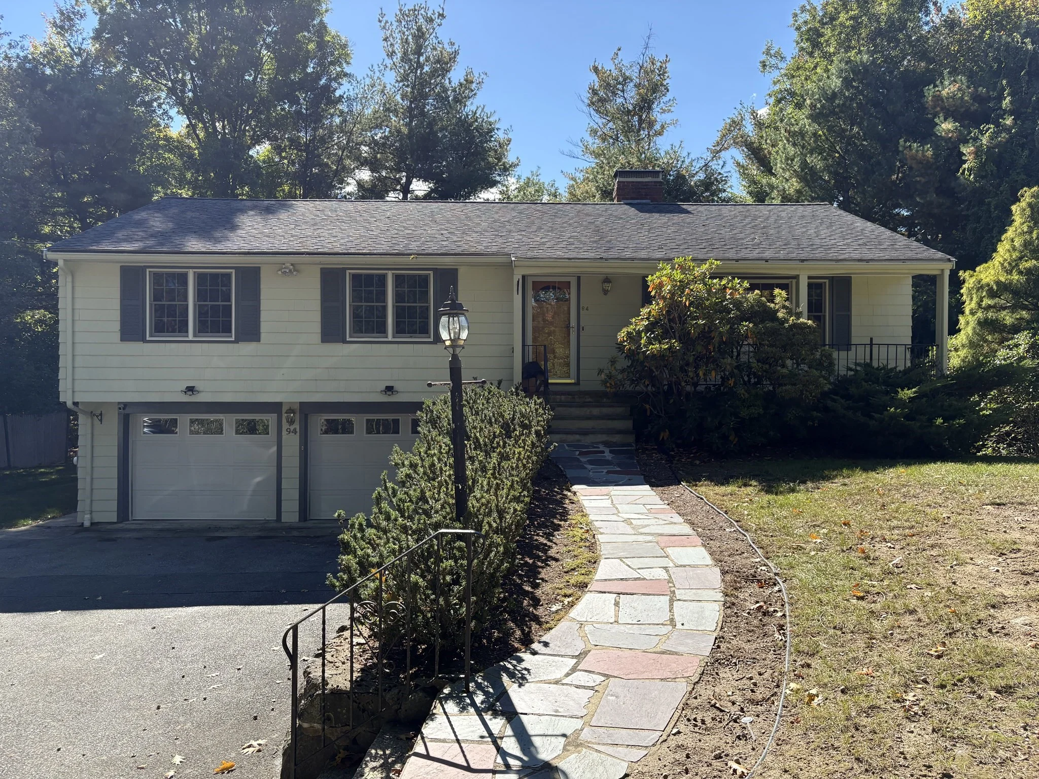 3 bed, 2 bath apartment for rent at 94 Concord Ave, Lexington