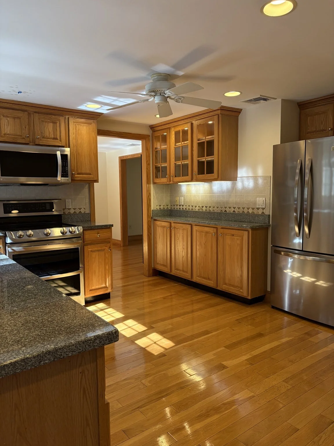 3 bed, 2 bath apartment for rent at 94 Concord Ave, Lexington — photo 4 of 28