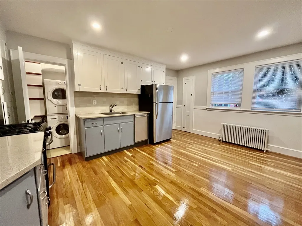 2 bed, 1 bath apartment for rent at 94 Glendale Rd Unit 1R, Quincy — photo 1 of 20