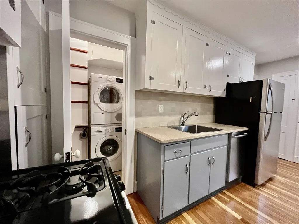 2 bed, 1 bath apartment for rent at 94 Glendale Rd Unit 1R, Quincy — photo 2 of 20