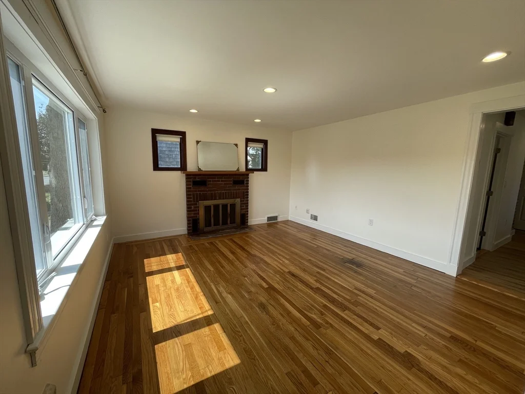 2 bed, 1 bath apartment for rent at 94 Gordon Rd, East Braintree — photo 2 of 16