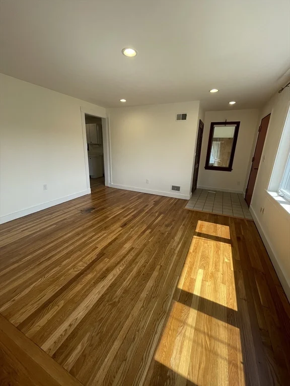 2 bed, 1 bath apartment for rent at 94 Gordon Rd, East Braintree — photo 3 of 16
