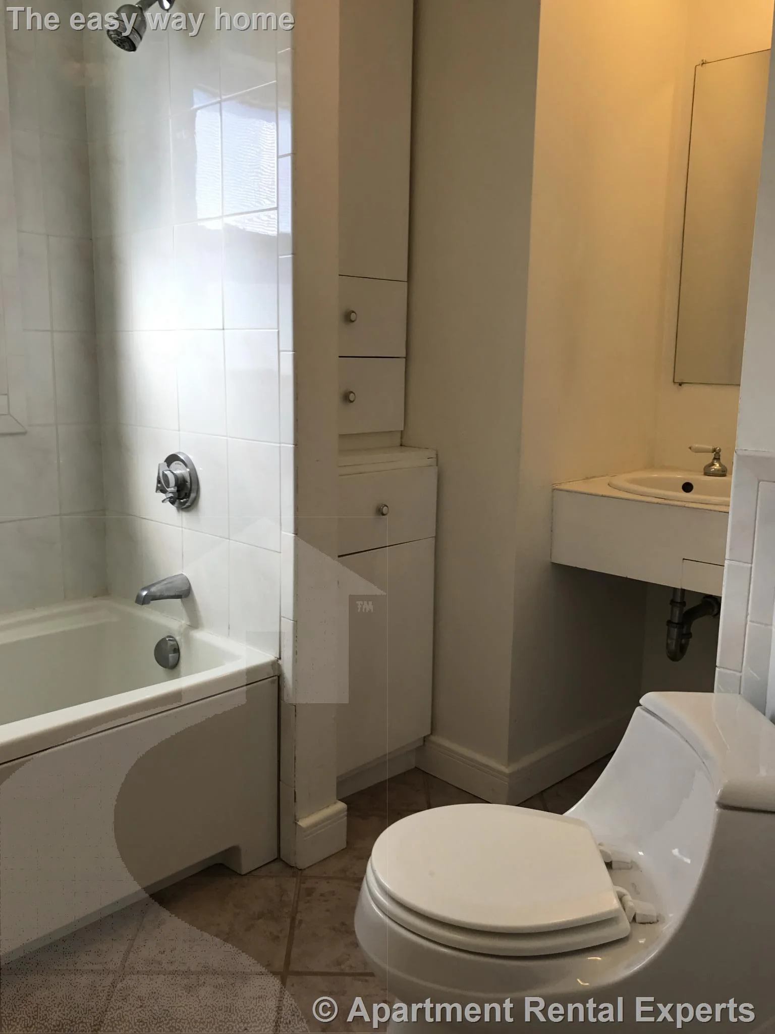 4 bed, 2 bath apartment for rent at 94 Heath St Unit 1, Winter Hill — photo 6 of 9