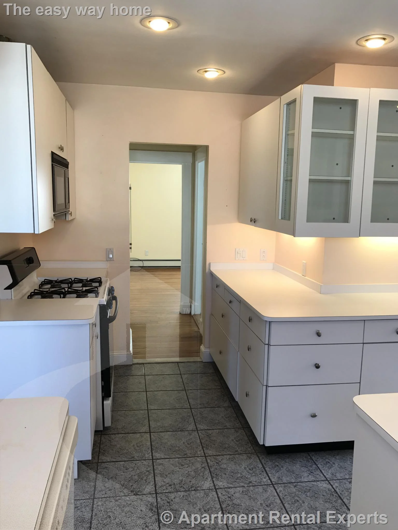 4 bed, 2 bath apartment for rent at 94 Heath St Unit 1, Winter Hill — photo 4 of 9