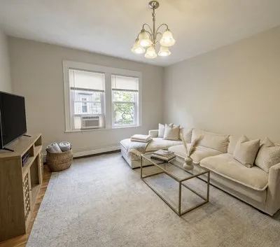 4 bed, 2 bath apartment for rent at 94 Heath St Unit 1, Winter Hill — photo 3 of 9