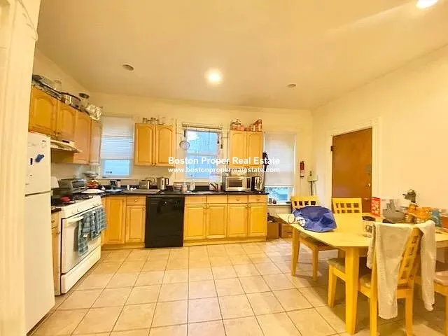 4 bed, 1 bath apartment for rent at 94 Hillside St Unit 2, Mission Hill — photo 2 of 13
