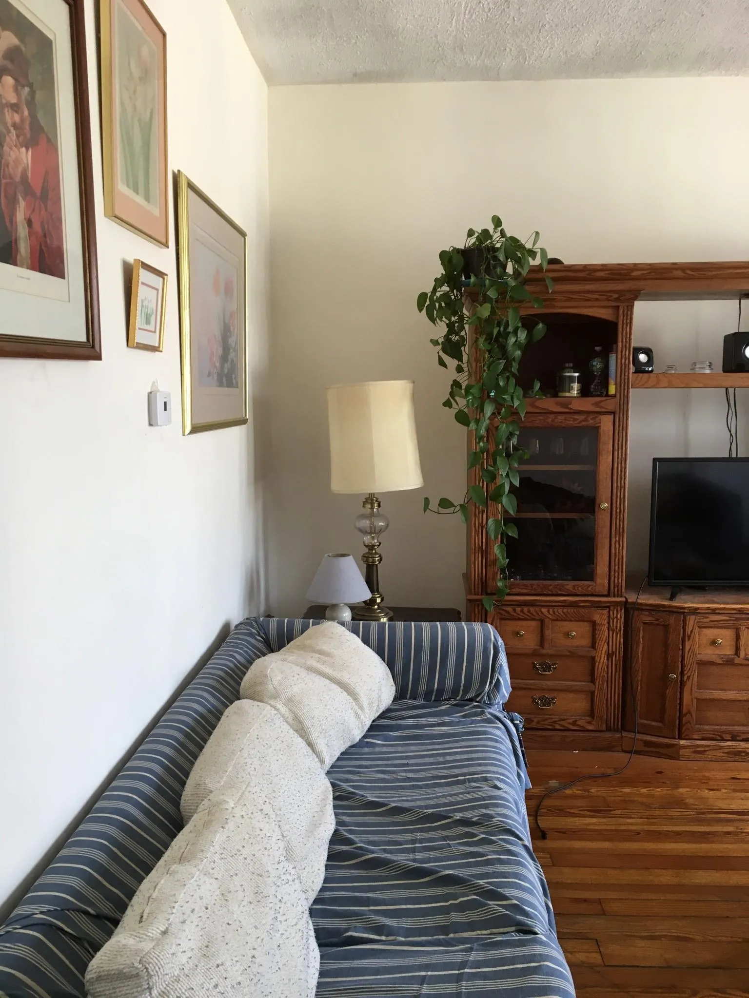 4 bed, 1 bath apartment for rent at 94 Hillside St Unit 3, Mission Hill — photo 9 of 12