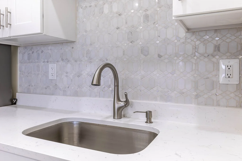 2 bed, 1 bath apartment for rent at 94 Hutchings Unit 3, Roxbury — photo 9 of 29