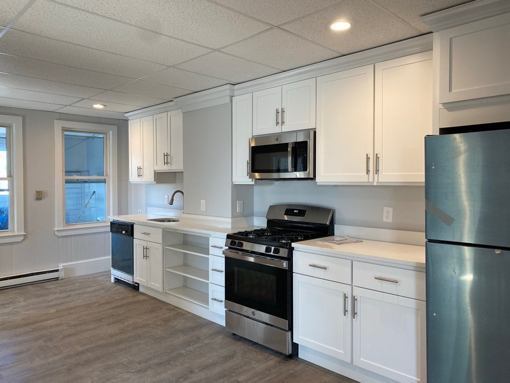 3 bed, 1 bath apartment for rent at 94 Irving St Unit 3, Everett — photo 3 of 5