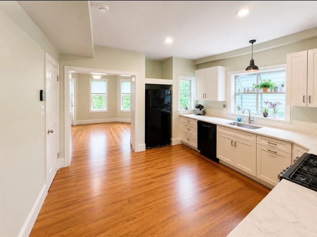 3 bed, 2 bath apartment for rent at 94 Josephine Ave Unit 2, Ball Square — photo 4 of 32