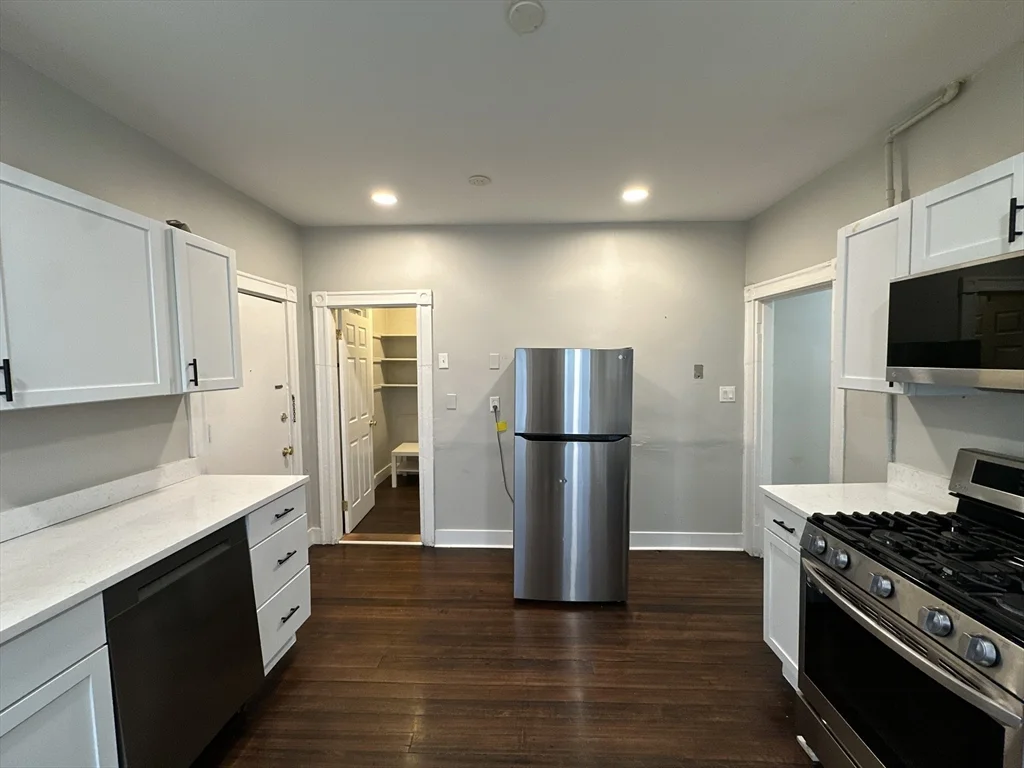 3 bed, 1 bath apartment for rent at 94 Lonsdale St Unit 1, Dorchester — photo 4 of 19