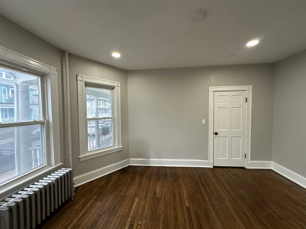 3 bed, 1 bath apartment for rent at 94 Lonsdale St Unit 1, Dorchester — photo 2 of 19