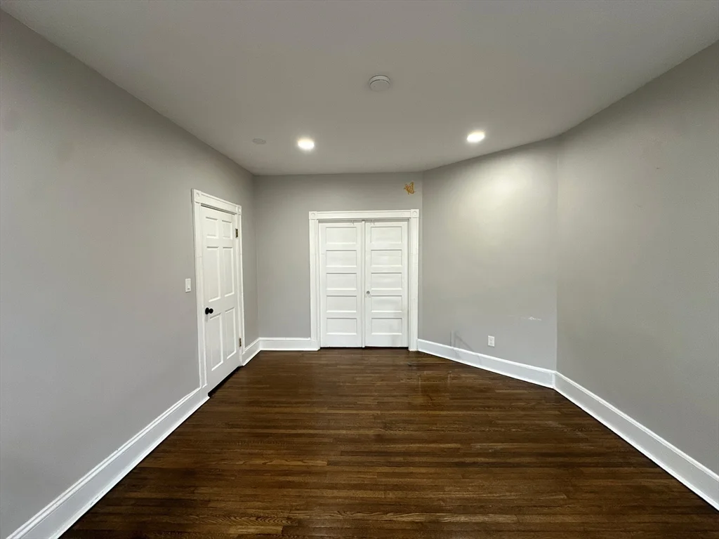 3 bed, 1 bath apartment for rent at 94 Lonsdale St Unit 1, Dorchester — photo 3 of 19