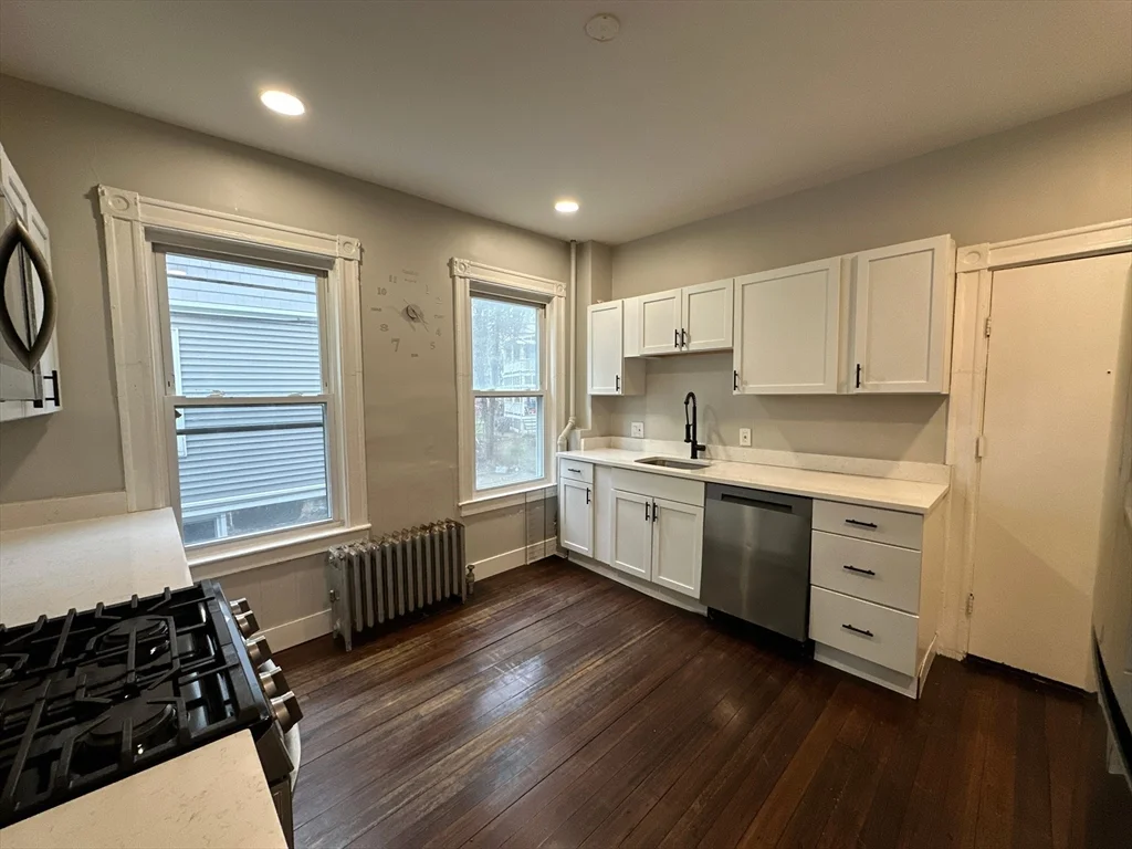 3 bed, 1 bath apartment for rent at 94 Lonsdale St Unit 1, Dorchester — photo 7 of 19