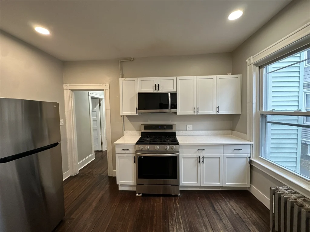 3 bed, 1 bath apartment for rent at 94 Lonsdale St Unit 1, Dorchester — photo 5 of 19