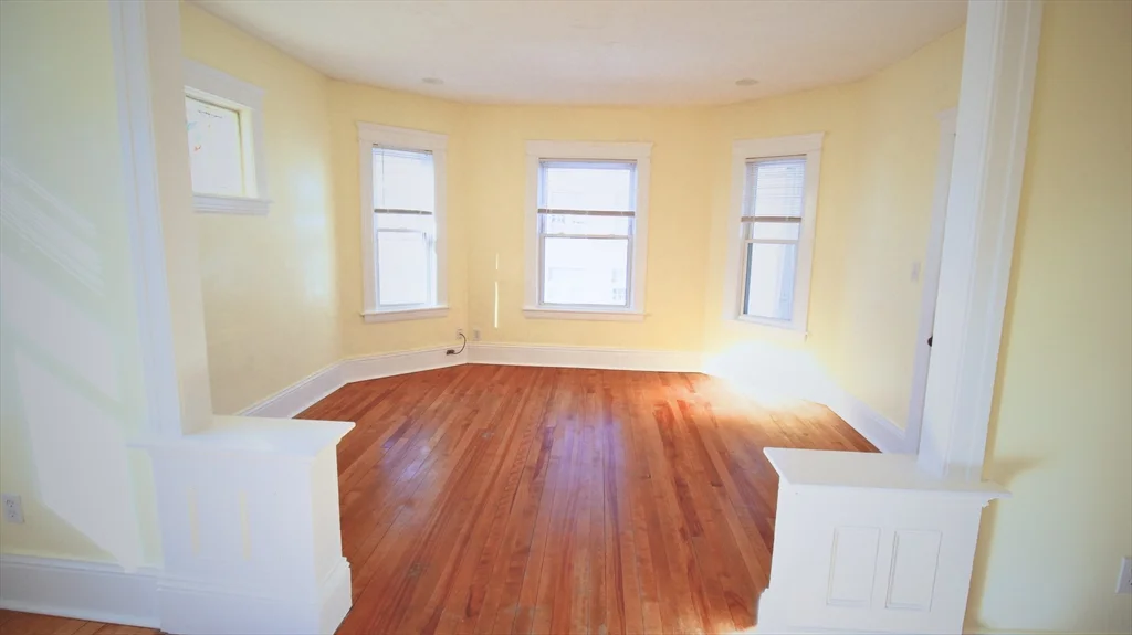 3 bed, 1 bath apartment for rent at 94 Lovell St Unit 3, Worcester — photo 1 of 14
