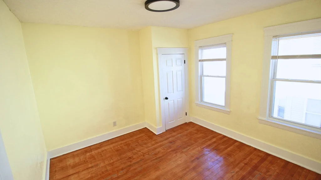 3 bed, 1 bath apartment for rent at 94 Lovell St Unit 3, Worcester — photo 3 of 14