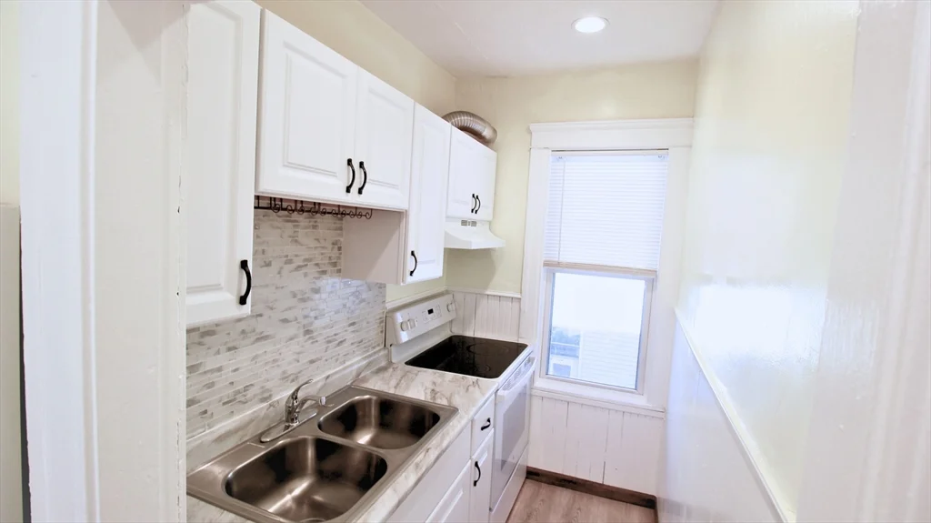 3 bed, 1 bath apartment for rent at 94 Lovell St Unit 3, Worcester — photo 6 of 14