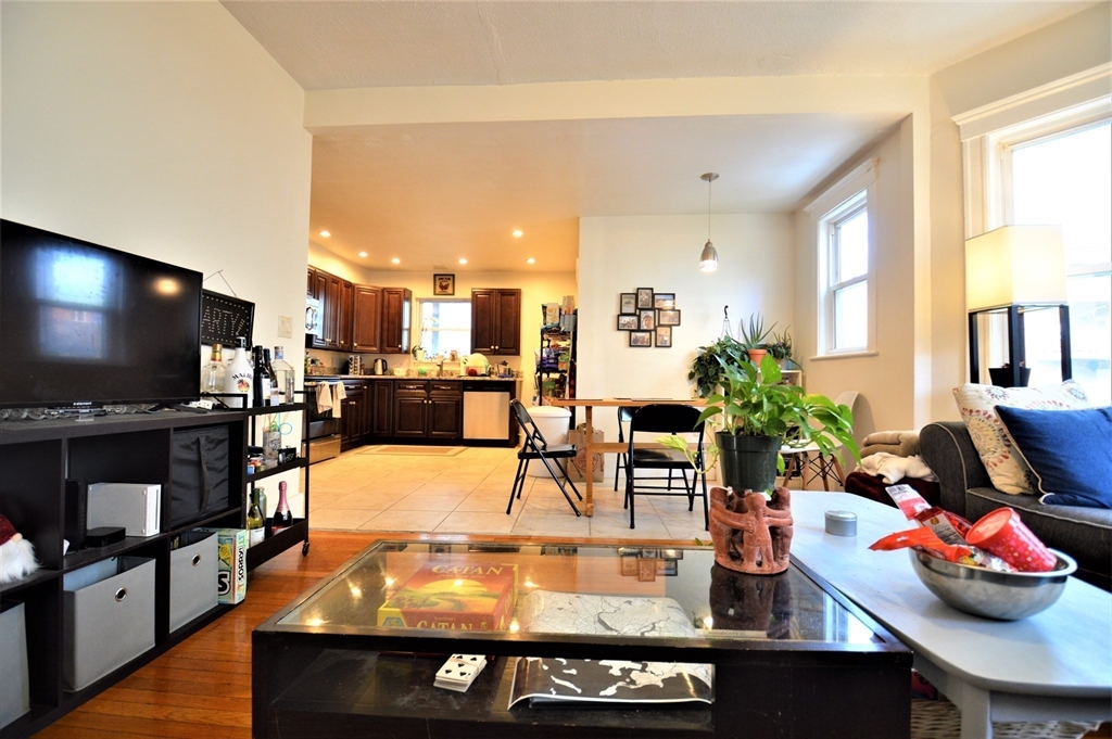 4 bed, 1 bath apartment for rent at 94 Montebello Rd Unit 3, Jamaica Plain — photo 4 of 21