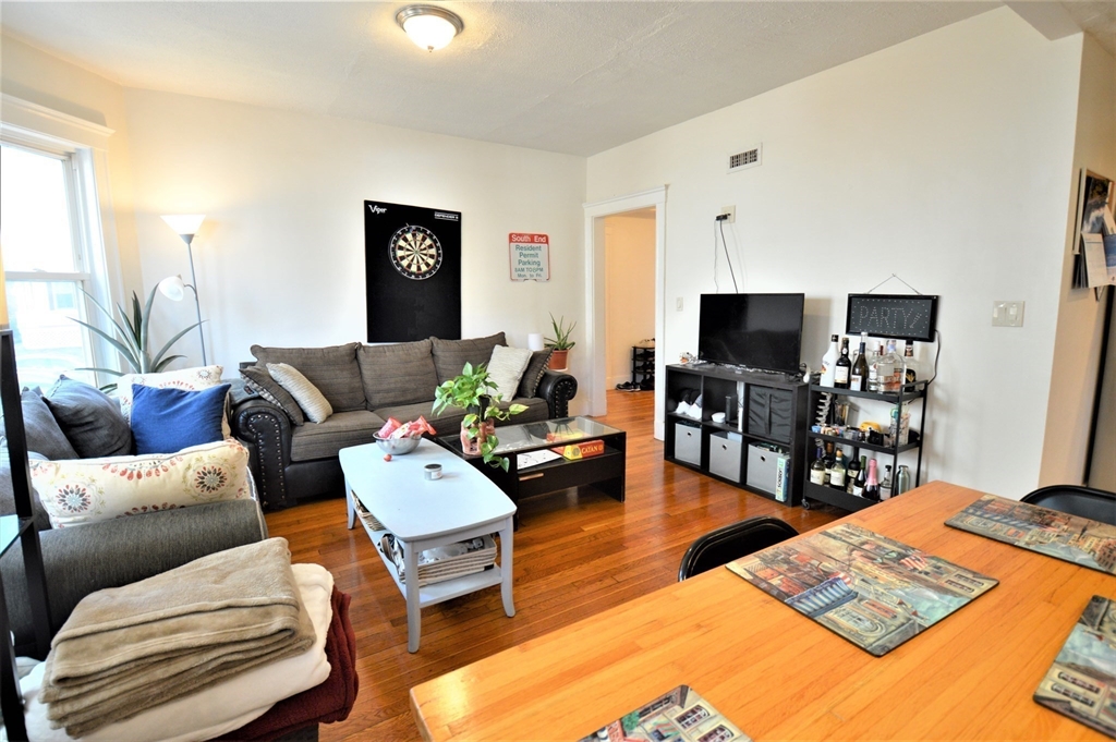 4 bed, 1 bath apartment for rent at 94 Montebello Rd Unit 3, Jamaica Plain — photo 3 of 21