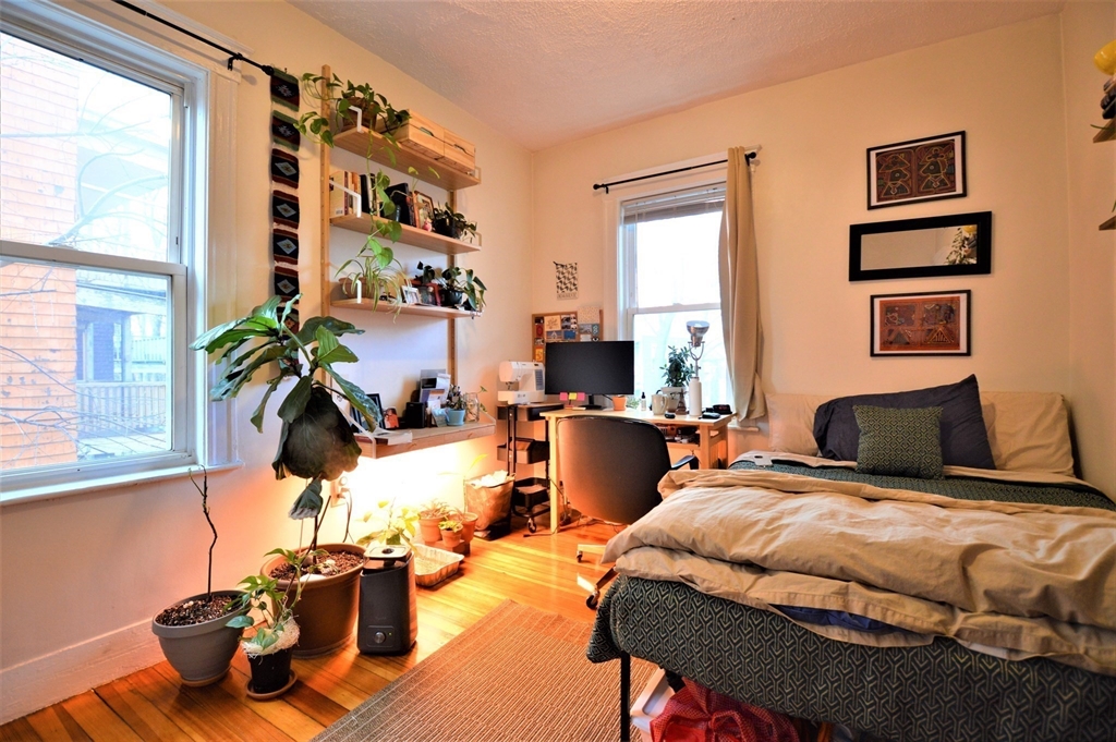 4 bed, 1 bath apartment for rent at 94 Montebello Rd Unit 3, Jamaica Plain — photo 14 of 21