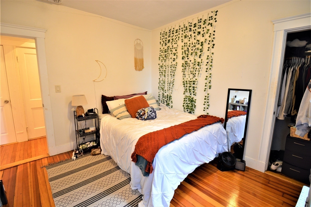 4 bed, 1 bath apartment for rent at 94 Montebello Rd Unit 3, Jamaica Plain — photo 17 of 21