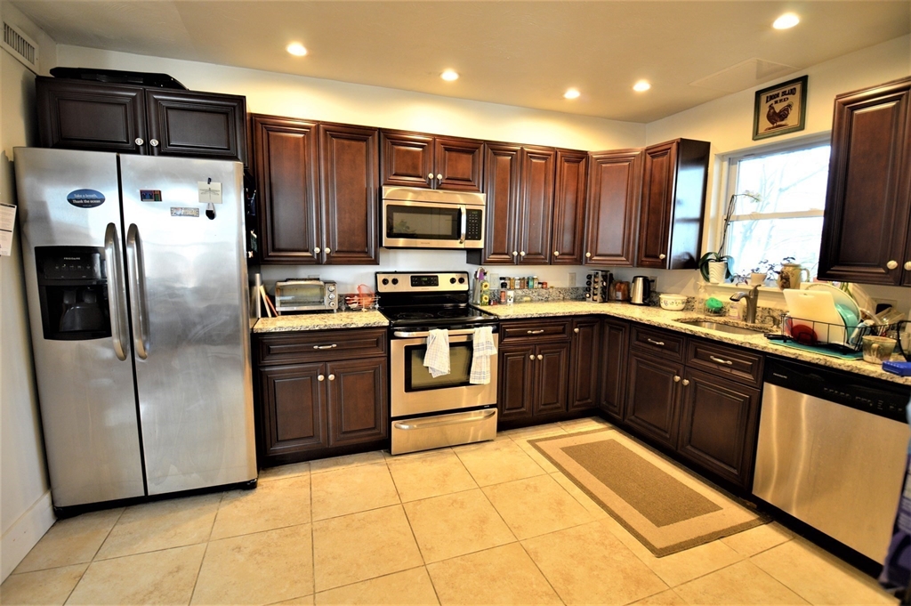 4 bed, 1 bath apartment for rent at 94 Montebello Rd Unit 3, Jamaica Plain — photo 7 of 21