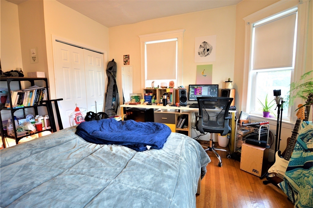 4 bed, 1 bath apartment for rent at 94 Montebello Rd Unit 3, Jamaica Plain — photo 10 of 21